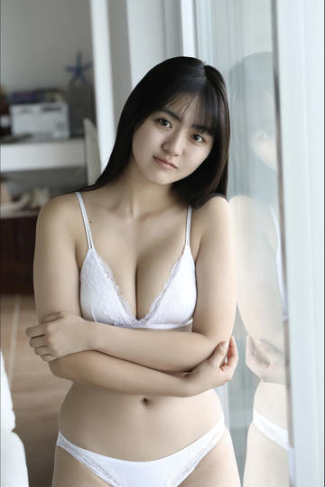 裸身f乳美女一进一出